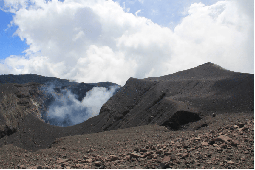Destinations like Indonesia’s numerous volcanoes have hit the bucket lists of thrill-seeking Chinese travelers.
Photo: Britannica