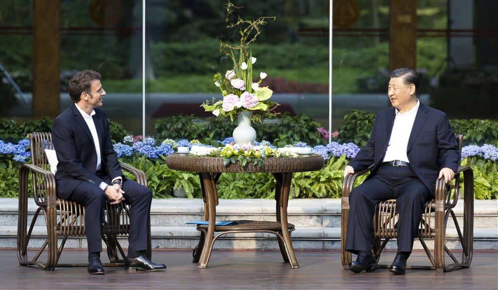 Rushanming Ru Porcelain tea cups were used during an official meeting between French President and Chinese President.