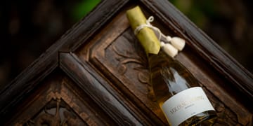 Bottle of Chalu Volcano Oolong, a sparkling tea made from green, golden, and black oolong teas sourced from Tengchong, Yunnan.